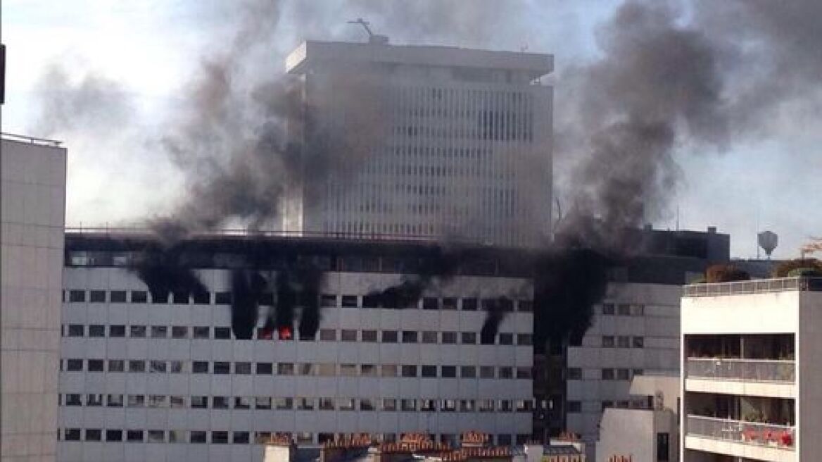 Παρίσι: Εκρήξεις και πυρκαγιά στο κτίριο της γαλλικής ραδιοφωνίας 
